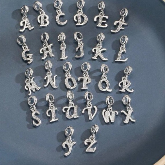 Charm-Bracelet- The Letter P initial in silver tone. Charm/Pendent nwt - Picture 3 of 10